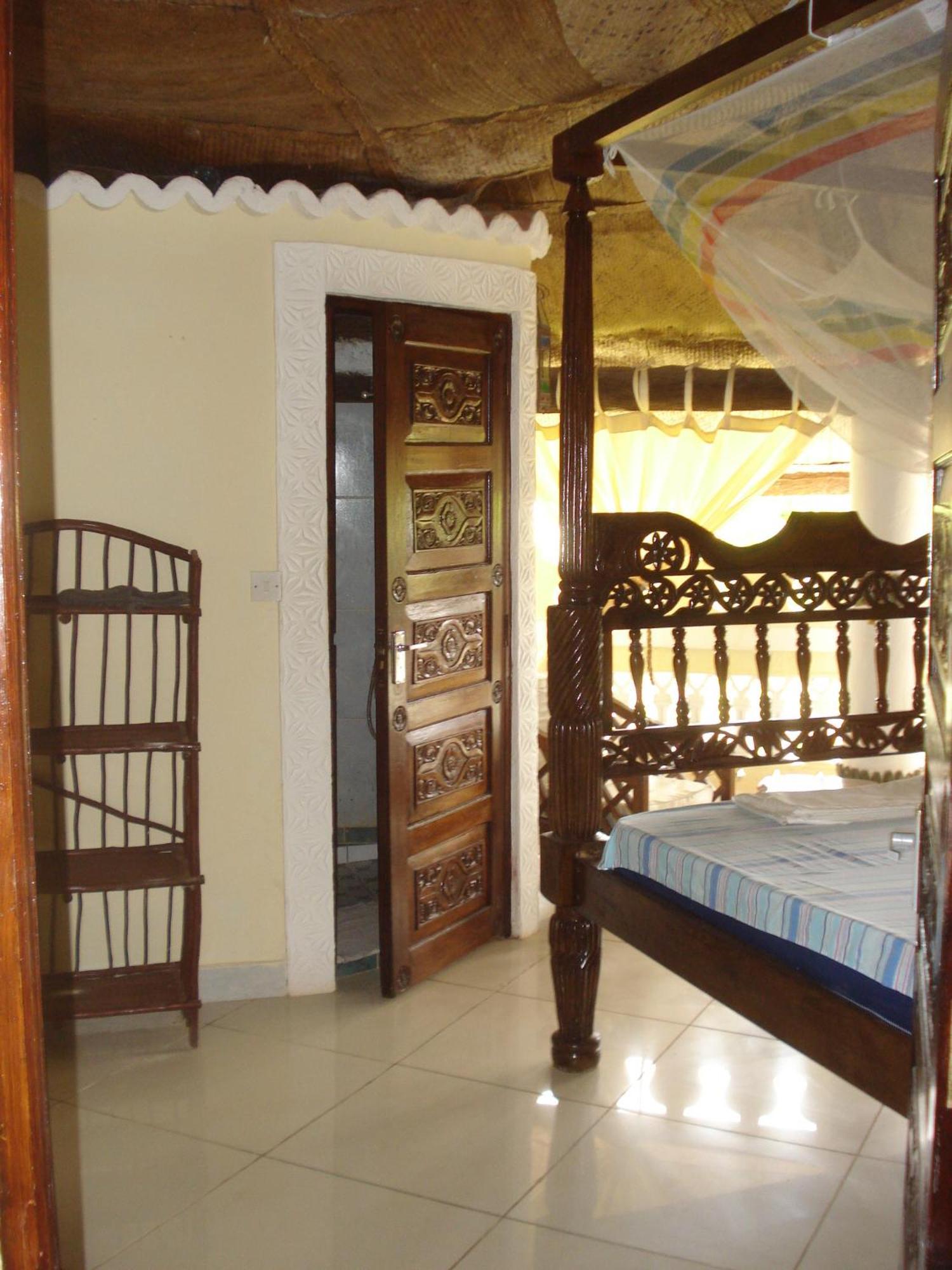 Coconut Village Beach Resort 디아니 해변 외부 사진