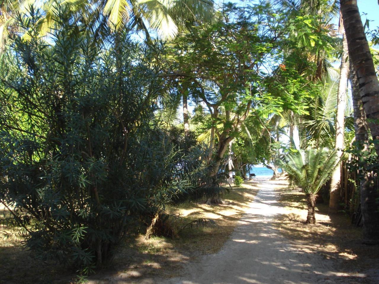 Coconut Village Beach Resort 디아니 해변 외부 사진